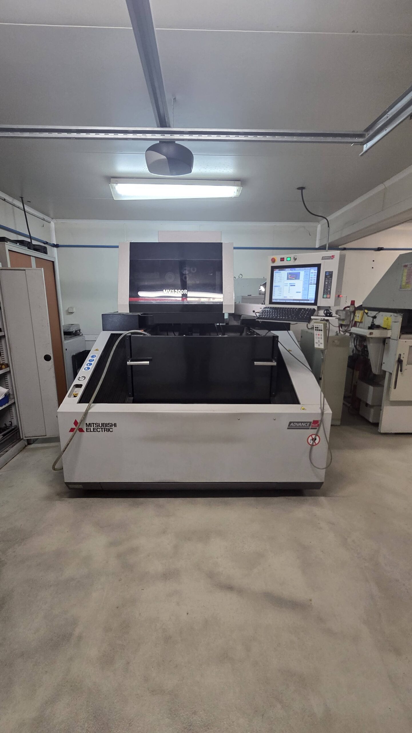 Électro-érosion à fil MITSUBISHI MV 1200 R​